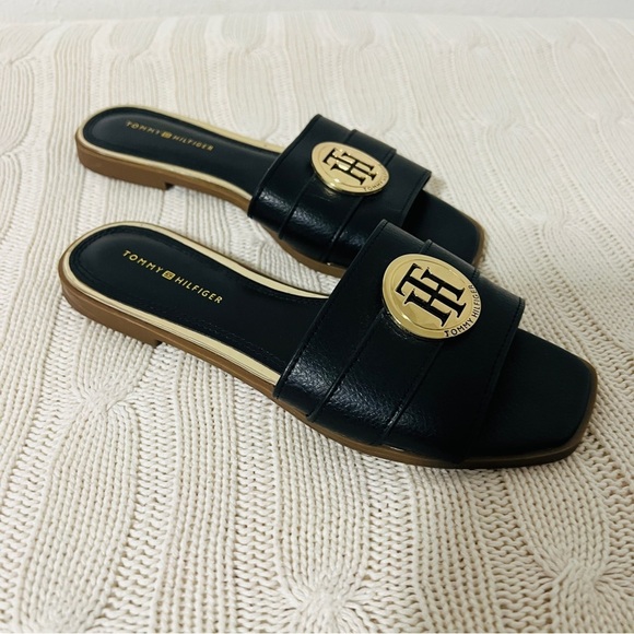 Tommy Hilfiger Women’s Size 5.5M Black Slip On Flats with Center Gold Logo EUC - Picture 5 of 5